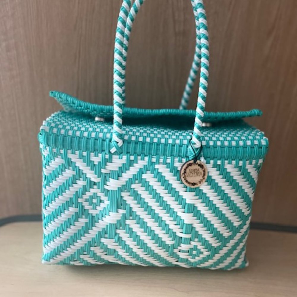 Siquiero-Mint & White